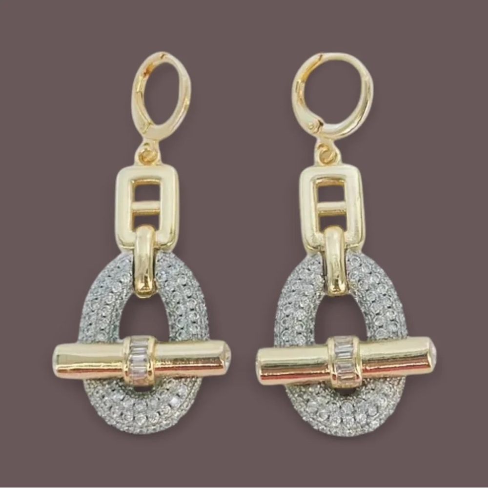 Elegant Crystal Drop Earrings - Picture 2 of 6